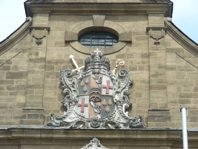 Wappen an der Pfarrkirche St. Bartholomäus