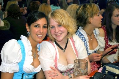 gut besuchte dirndl