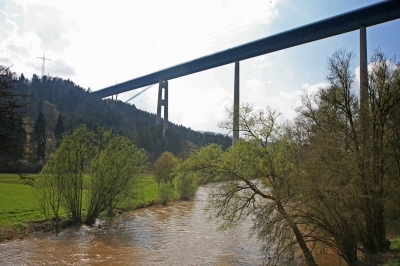 Autobahnbrücke mit Neckar_2