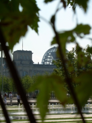 Versteckter Blick zum Reichstag