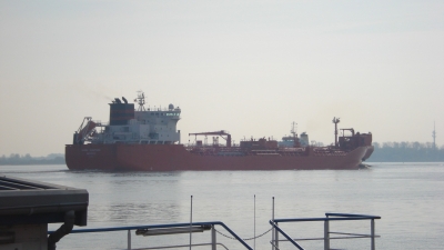Tanker auf der Elbe