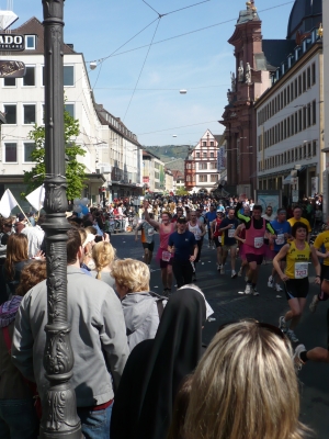 Streckenpassage beim Würzburg Marathon 2008