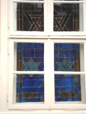 Fenster der Schweriner Synagoge