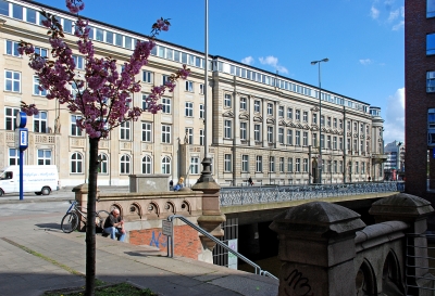 an der Stadthausbrücke 2