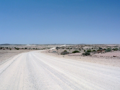 Schotterpiste durch die Namib