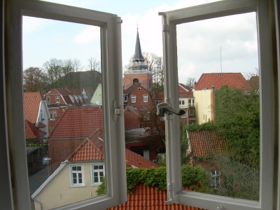 Durchs Fenster zum Lambertiturm