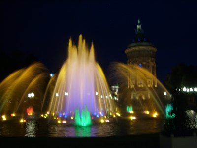Mannheimer Wasserspiele bei Nacht