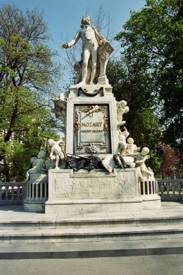 Mozart-Denkmal im Burggarten in WIen