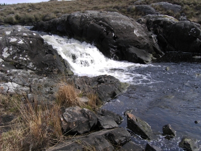 Wasserfall in Connemara, Irland (Moorlandschaft)