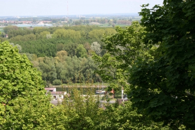 Blick vom Burgrestaurante in Oppenheim den Hafen und Umgebung