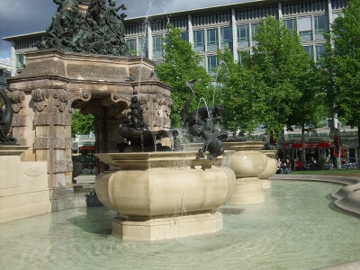 paradeplatzbrunnen 1