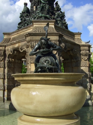 paradeplatzbrunnen 11