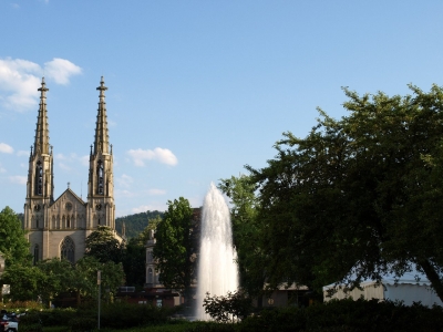 Baden-Badener Kirche und Brunnen