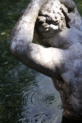 Figur am Brunnen