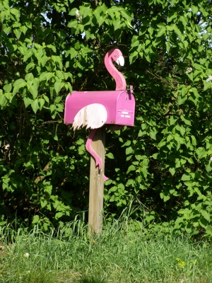 Flamingo als Briefkasten