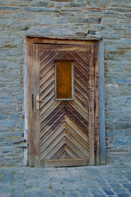 alte Türe im Felsenhaus