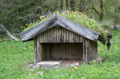 Kleine Holzhütte im Tierpark
