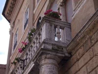 Toskana Fassade und Balkon