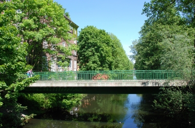 Fußgängerbrücke am Kaiser-Friedrich-Ufer