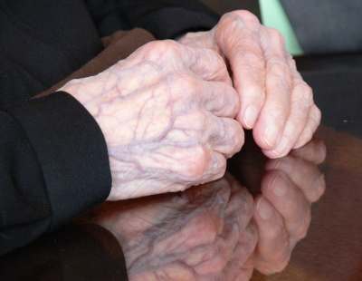 Hände einer Hundertjährigen