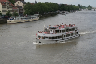 Schiff Schloss Heidelberg auf dem Neckar