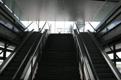 Rolltreppe im Flughafen