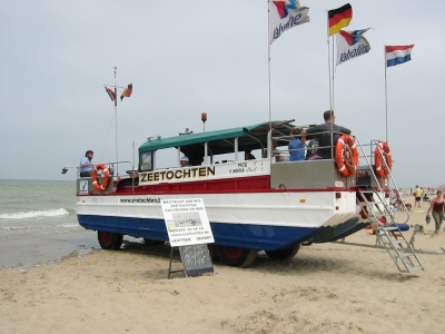 Seebus vor der Abfahrt in Oostduinkerke