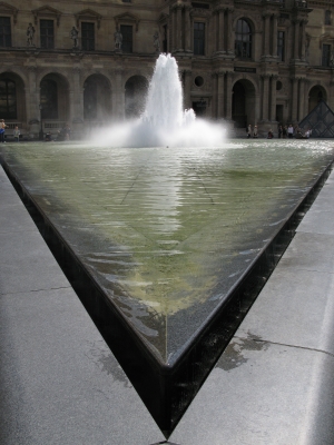 Brunnen beim Louvre