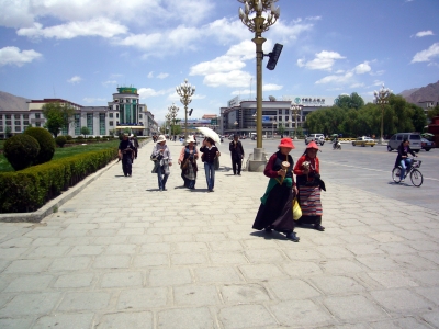Vor dem Potala Palast in Lhasa