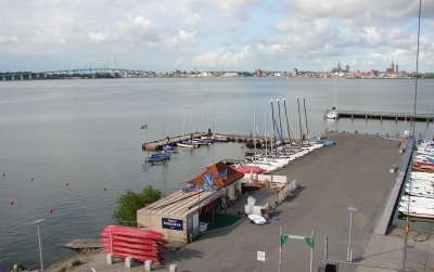 Segelschule und Hafen Altefähr