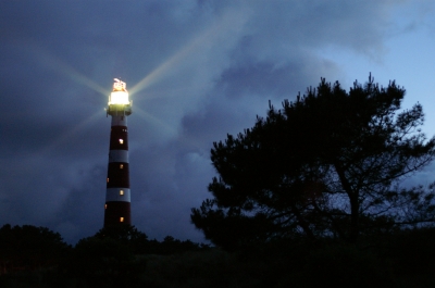 Leuchtturm bei Nacht