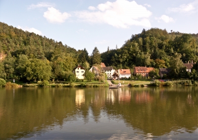 Neckar im Sonnenschein bei Neckarhausen