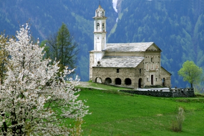Bergkirche in den Alpen