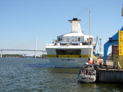 Kreuzfahrtschiff am Kai