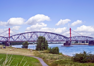 Rheinbrücke bei Duisburg