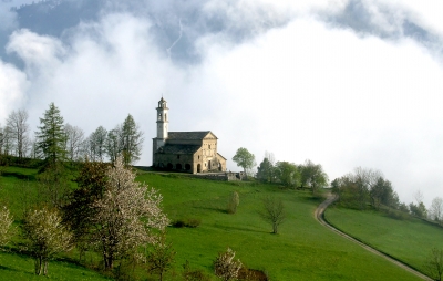 Bergkirche nach dem Regen