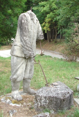 zerfallende Skulptur