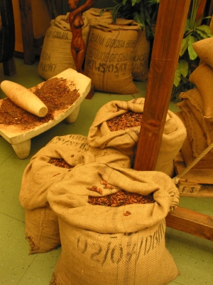 Kakaobohnen in Säcken