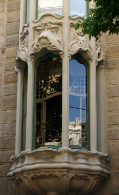 Barcelona: Fassade mit Balkon im Eixample