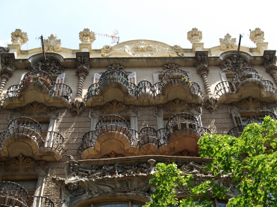 Barcelona: Fassade mit Balkonen im Eixample