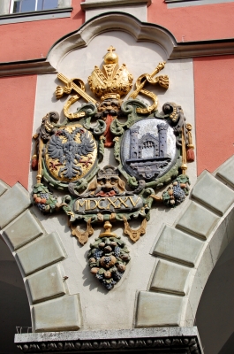 Stuck-Wappen am Rathaus in Ravensburg