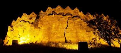 Burgruine in Begur bei Nacht