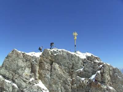 Zugspitze 11 am Gipfelkreuz