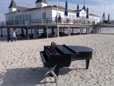 Piano am Strand
