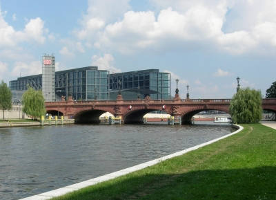 Berlin - Moltkebrücke und Hauptbahnhof