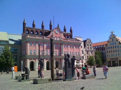 Rostocker Rathaus und Neptunbrunnen