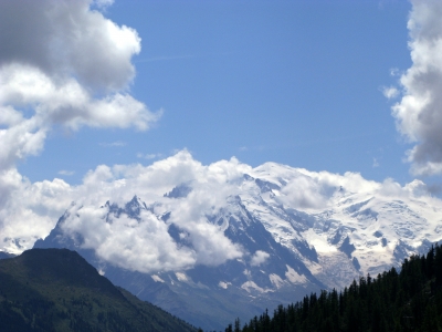 Mont-Blanc in Wolken gehüllt