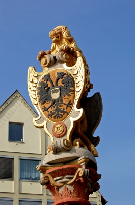 Löwenbrunnen auf dem Ulmer Münsterplatz