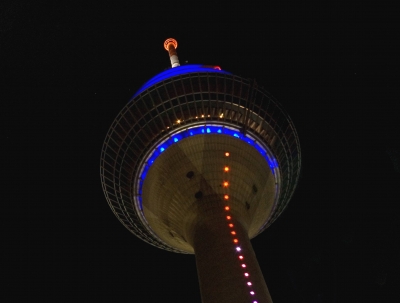 Rheinturm bei Nacht