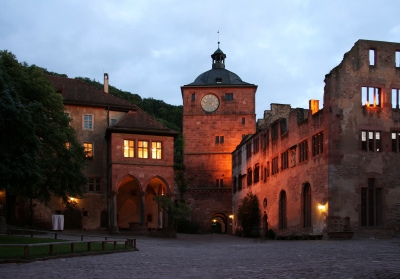 Schlosshof Heidelberg am Abend